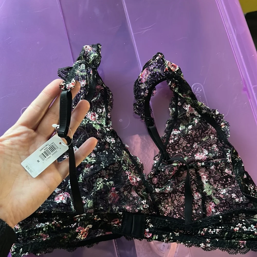 NWT Floral Lace Triangle Bralette - Picture 4 of 7